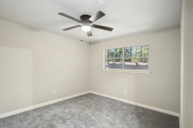 Building Photo - 6531 Coral Ridge Rd