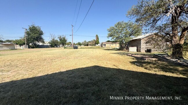 Building Photo - 755 W Knox St