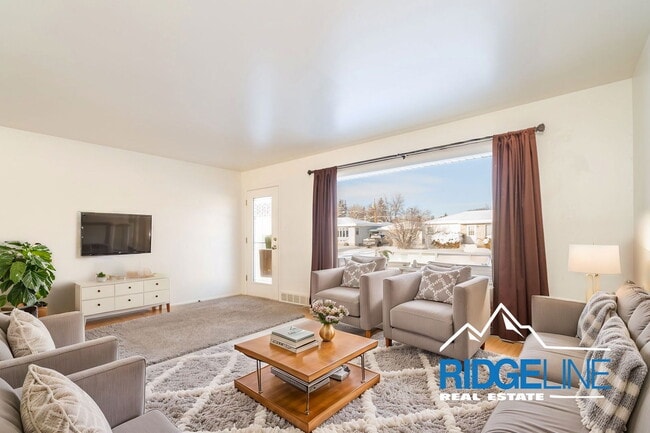 Building Photo - 204 19th Ave NW