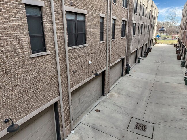 Building Photo - 1061 Harrison Park Pl