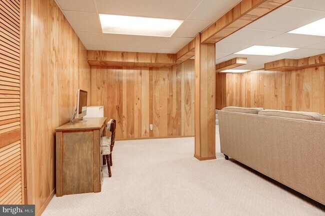 Building Photo - 8805 Honeybee Ln