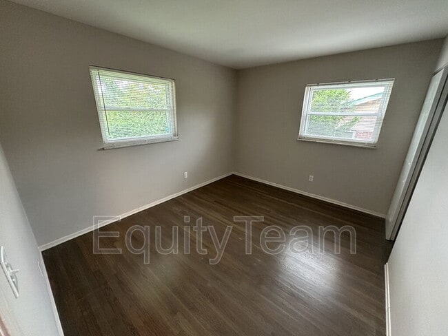 Building Photo - 5106 Chantilly Dr