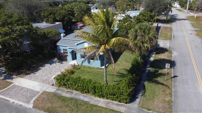 Building Photo - 301 Hawthorne Dr