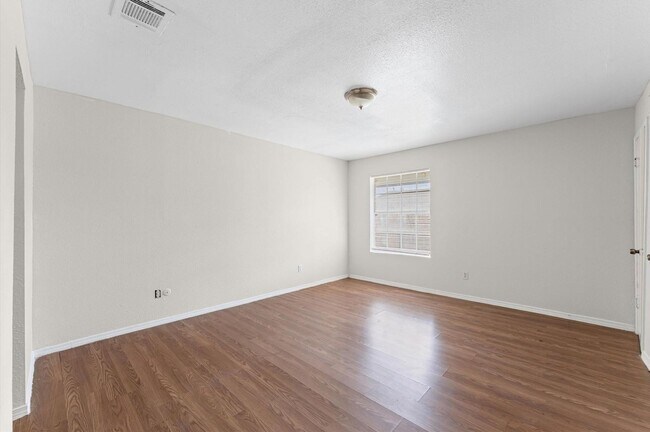 Building Photo - 12208 Ormandy St