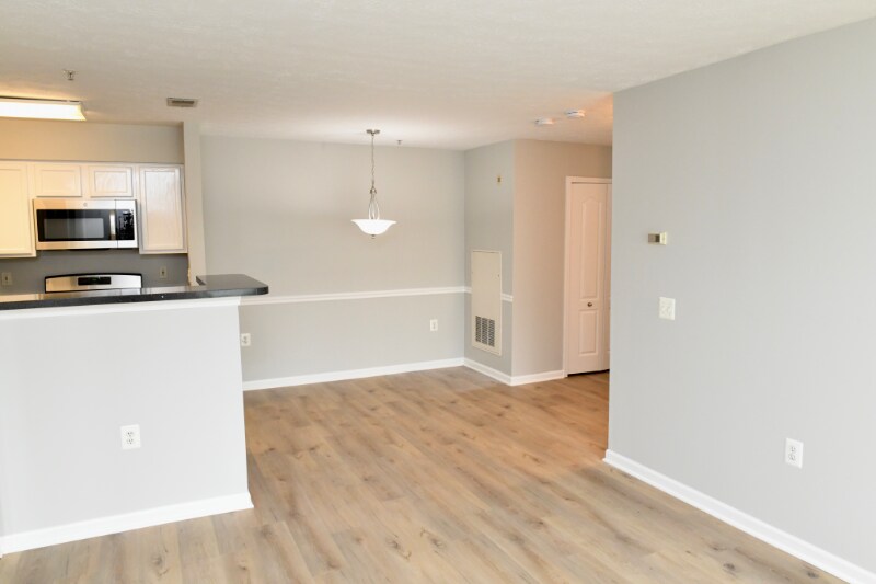 Building Photo - 8911 Town Center Cir