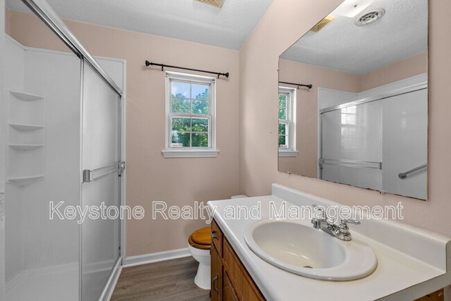 Building Photo - 405 Eddy St