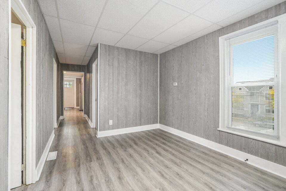 Building Photo - 505 La Grave Ave SE