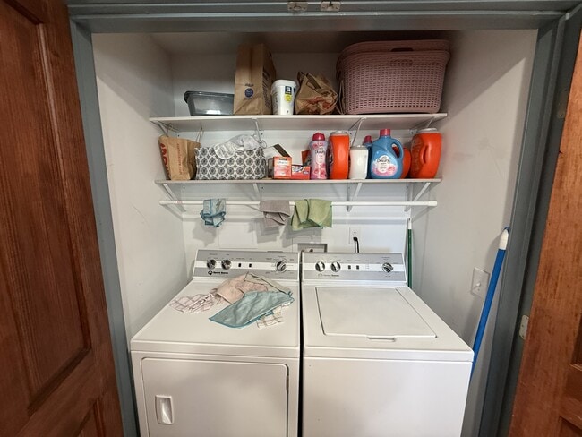 Building Photo - 413 S Aurora St