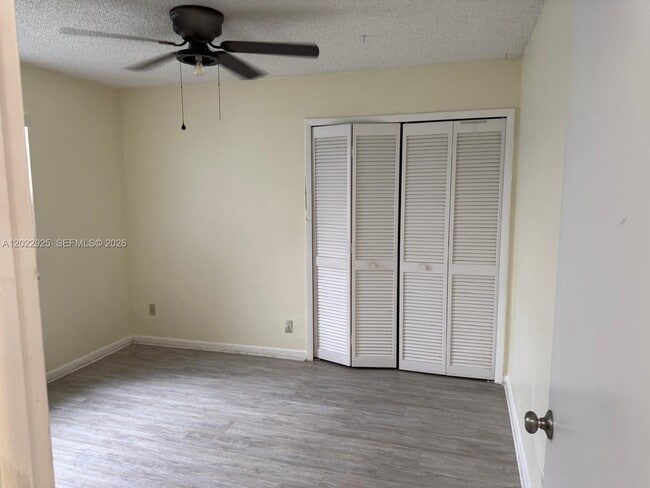Building Photo - 5470 Pine Cir