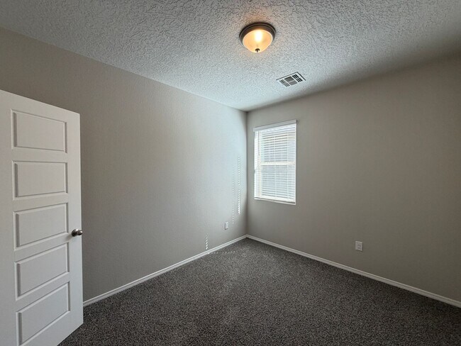 Building Photo - 4875 Mount Salas St NE