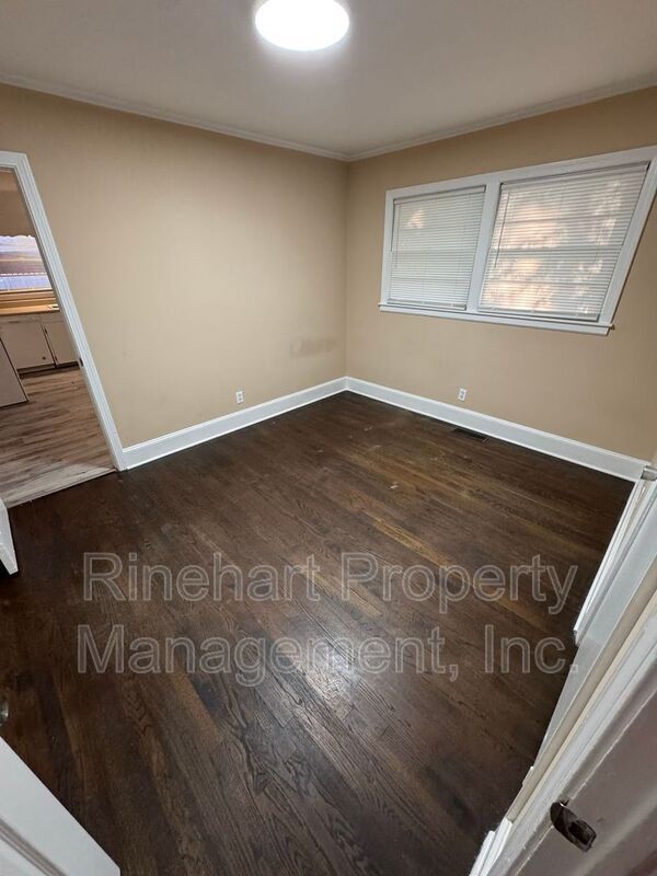 Building Photo - 1042 Westover Cir