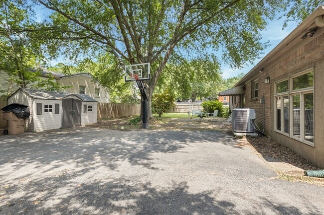Building Photo - 4815 Danby Dr
