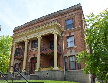 Building Photo - Historic 1 Bed/1 Bath Apartment in the Heart of Sherman Hill!
