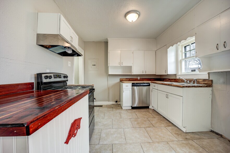 Building Photo - 1301 N 41st St