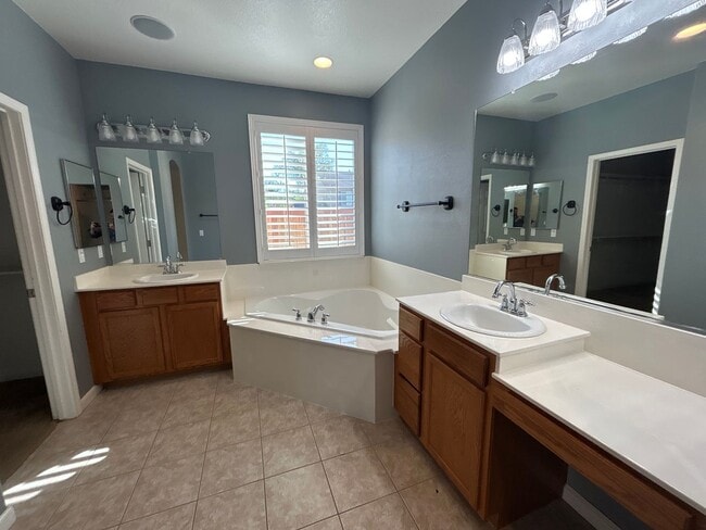 Building Photo - 212 Riverbend Ln