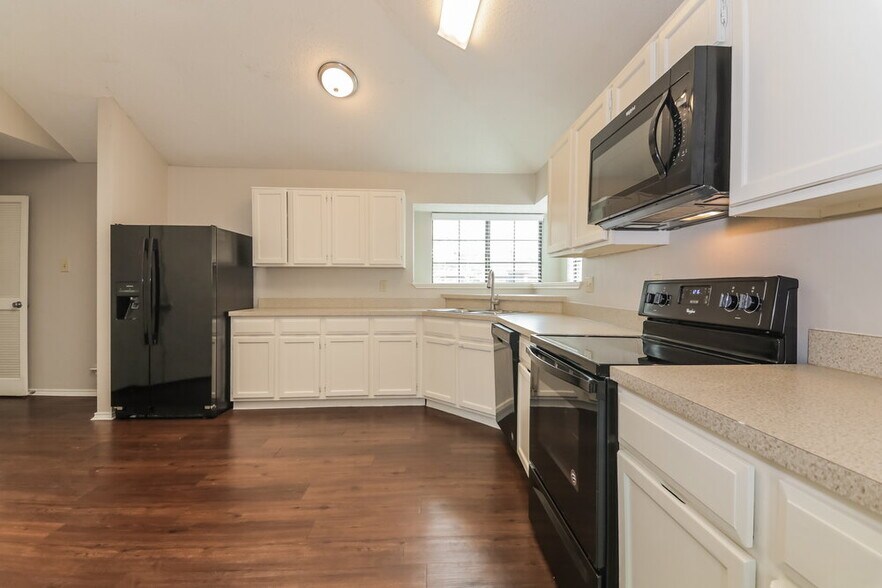 Building Photo - 3702 Knights Bridge Dr