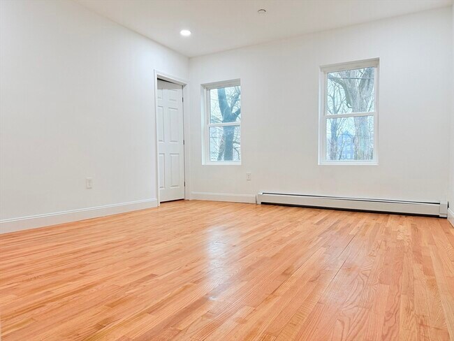 Building Photo - 23 Bellevue St