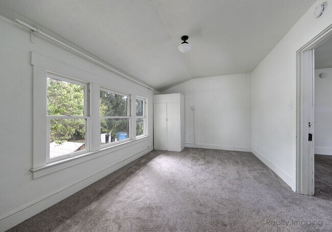 Building Photo - 6015-6017 SE 99th Ave