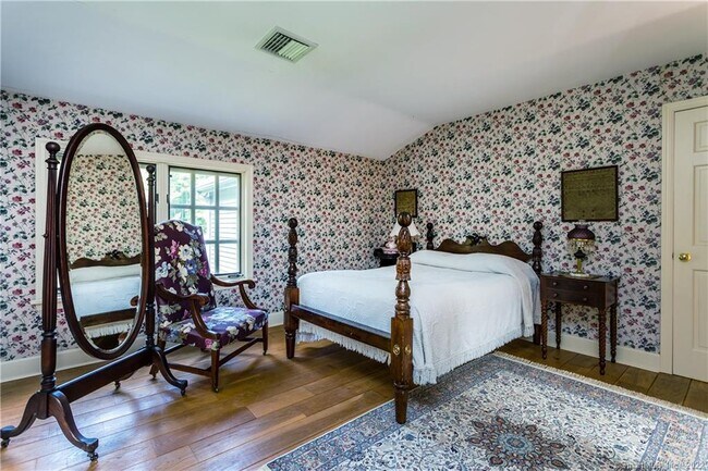 Building Photo - 21 Jericho Rd N