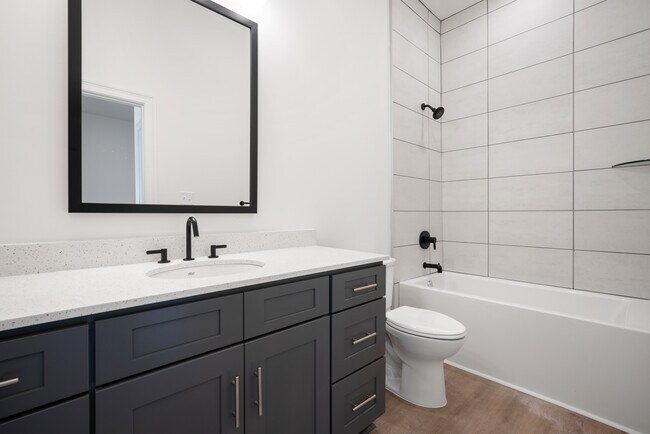 Building Photo - 1812 Old Shell Rd