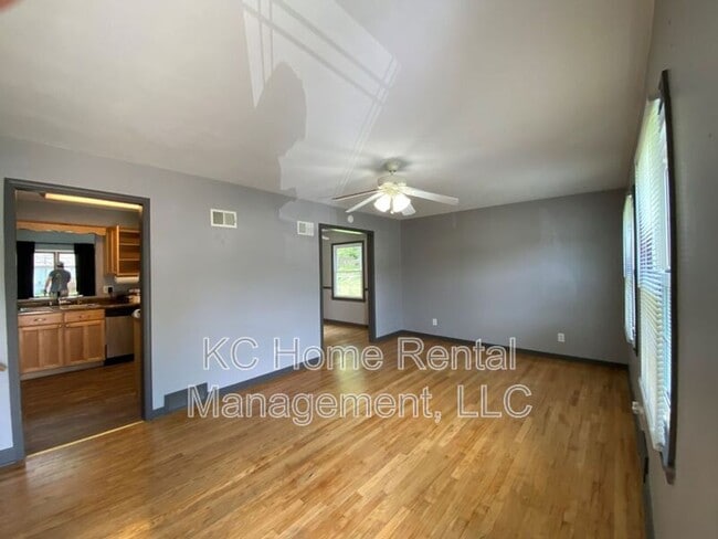 Building Photo - 1519 NE Englewood Rd