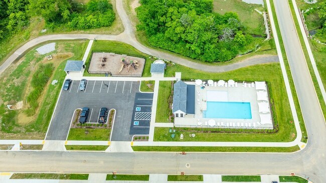 Building Photo - 643 Conifer Dr