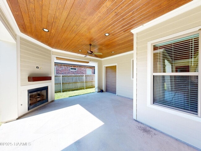 Building Photo - 405 Dunvegan Ct
