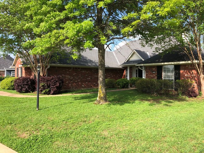 Building Photo - 5030 Tensas Dr