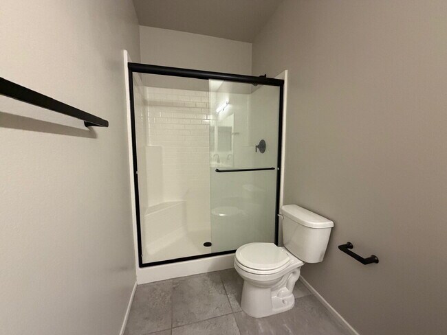 Building Photo - GATED 4 BED 2.5 BATH 2 CAR GARAGE SINGLE FAMILY HOME w/ LOFT, BEDROOM DOWNSTAIRS, NEXT TO COMMUNI...