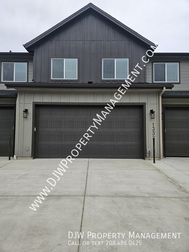 Building Photo - 1332 N Meadowglen Ave