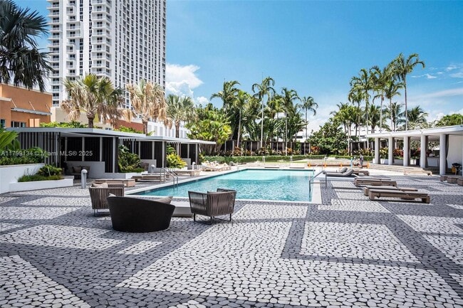 Building Photo - 2020 N Bayshore Dr