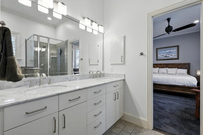 Building Photo - 1500 Pecos St