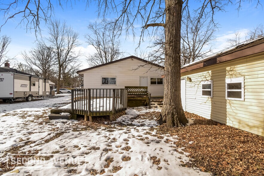 Building Photo - 3645 N Sadlier Dr