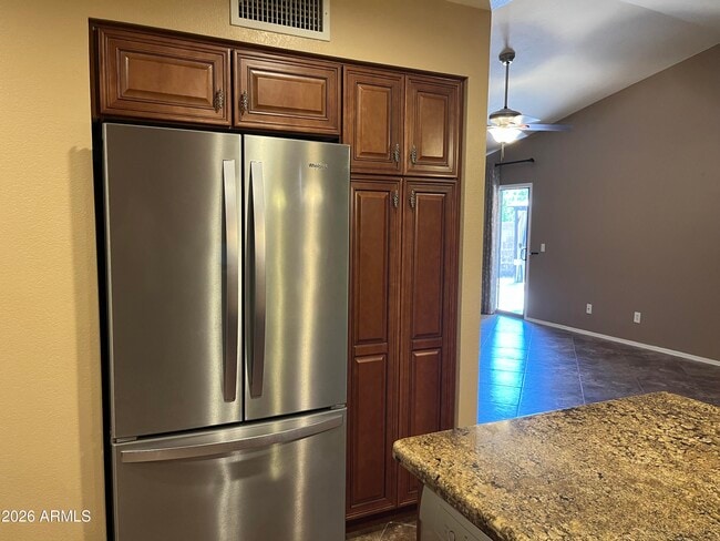 Building Photo - 3921 E Graythorn St