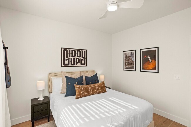 Building Photo - 221 Waldron View Dr