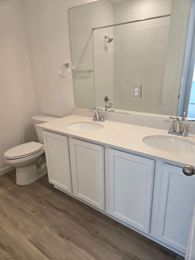 Building Photo - Brand New Aurora Highlands Ranch