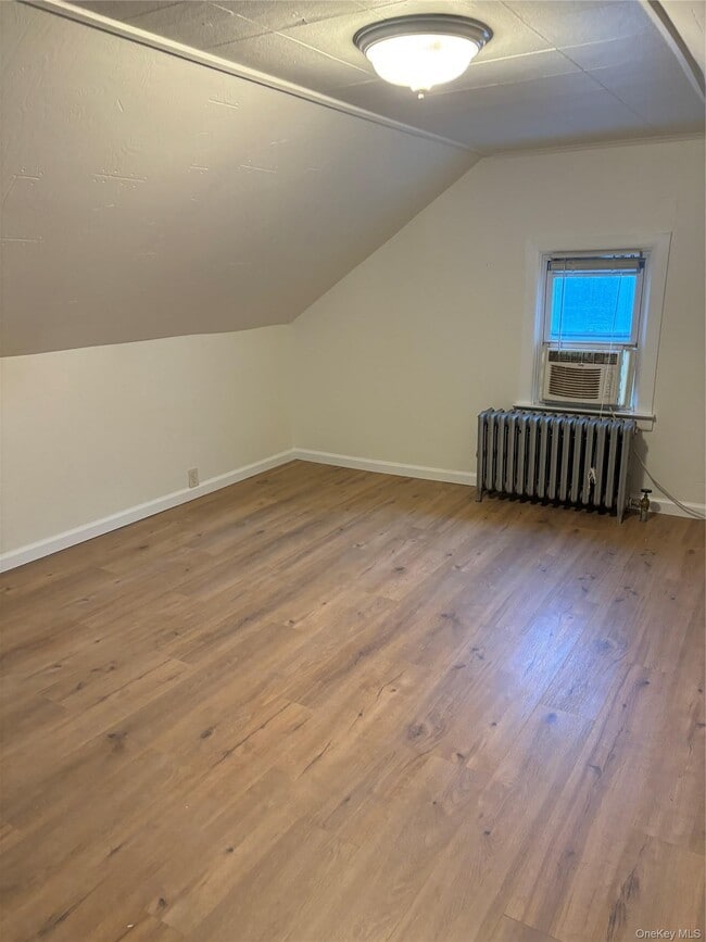 Building Photo - 181 Violet Ave