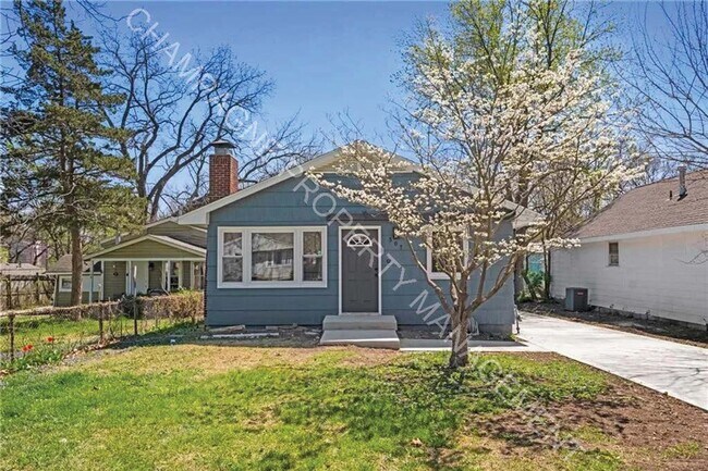 Primary Photo - Modern Home in Waldo