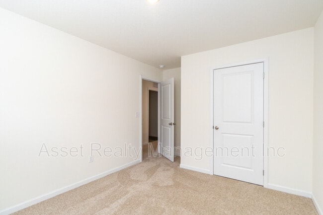 Building Photo - 329 Aspen Dr