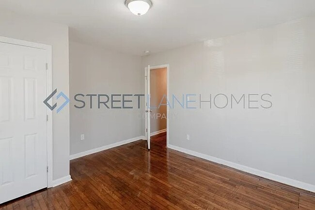 Building Photo - 3237 Beech Ave SW