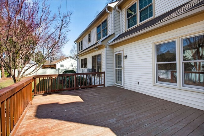 Building Photo - 5 Bed, 2.5 Bath Home in the Heart of Red Mill Farms