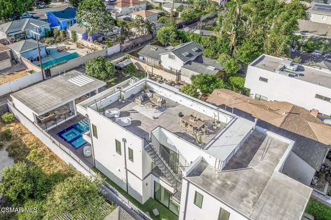 Building Photo - 829 Flower Ave