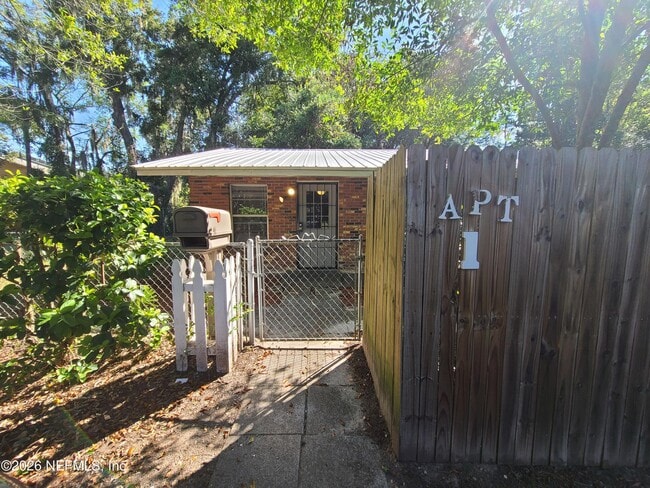 Building Photo - 365 SE Castillo Terrace