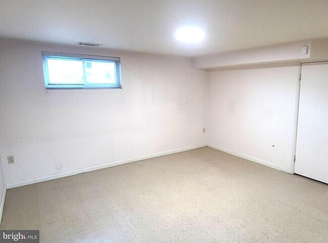 Building Photo - 934 Regina Dr