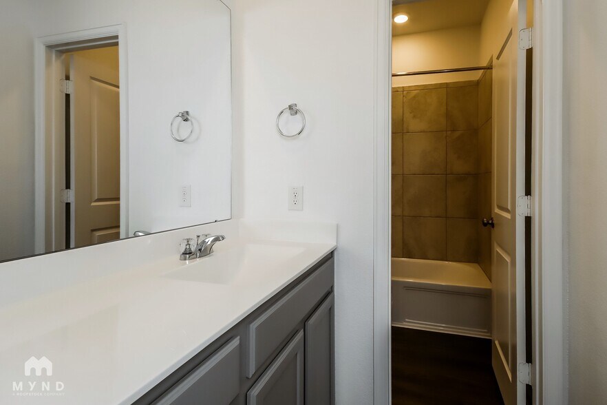 Building Photo - 4915 Eldorado Rose Pl