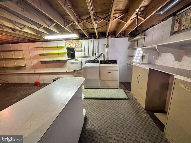 Building Photo - 4741 River Rd