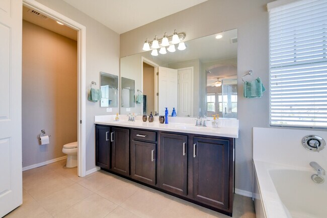 Building Photo - 3959 E Perkinsville St