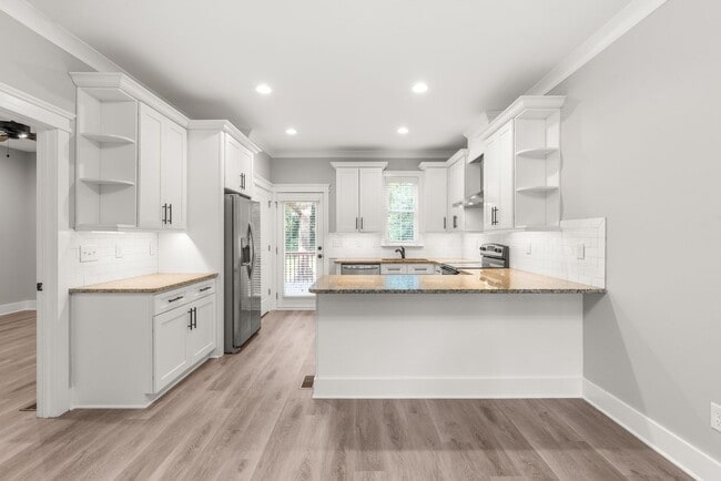 Building Photo - Beautiful Home with a Backyard Deck in Bid...