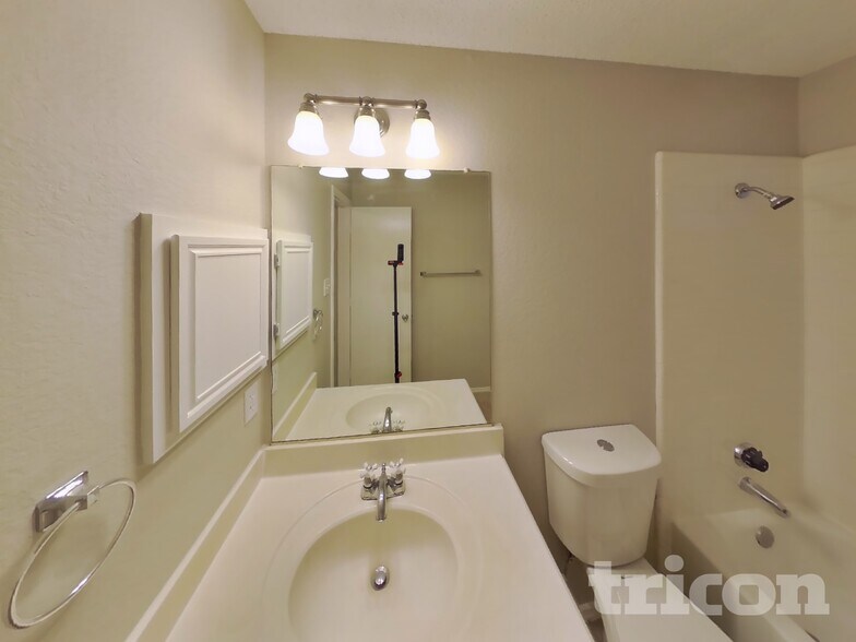 Building Photo - 5208 Wolverton Ct