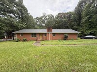 Building Photo - 4001 Peggy Ln